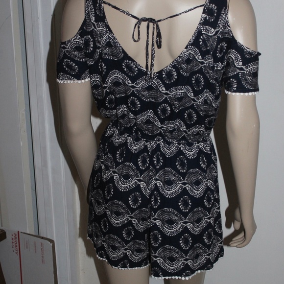 Romper shorts peep shoulder boho fun hem back tie - Picture 10 of 10